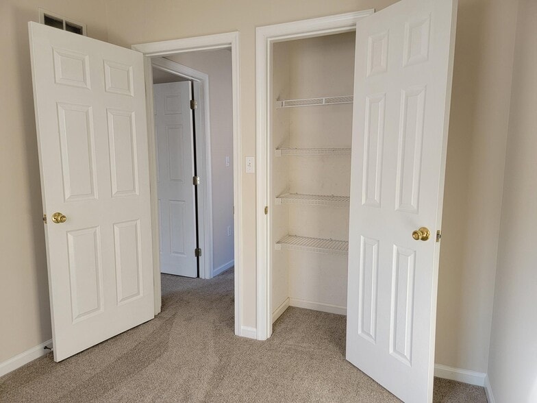 Building Photo - 673 Rockwood Dr