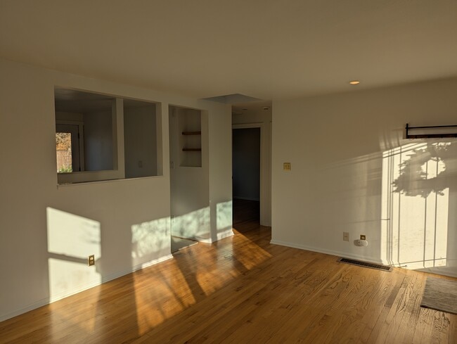 Building Photo - 3730 SW Austin St