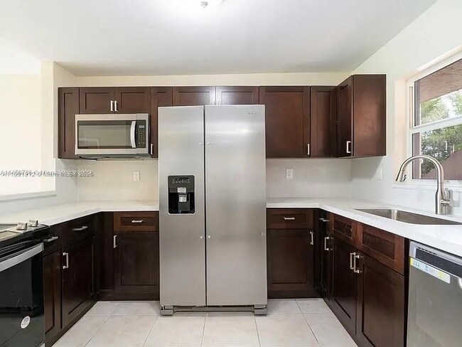 Building Photo - 9495 Evergreen Pl