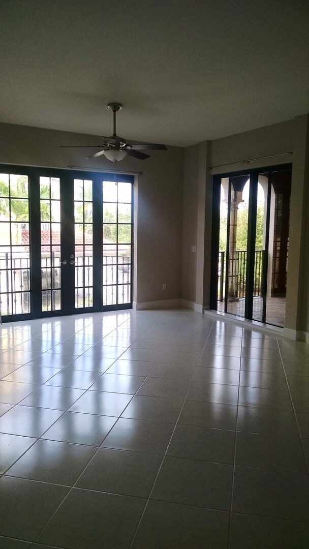 Building Photo - Residences at Coconut Point 1 Bedroom