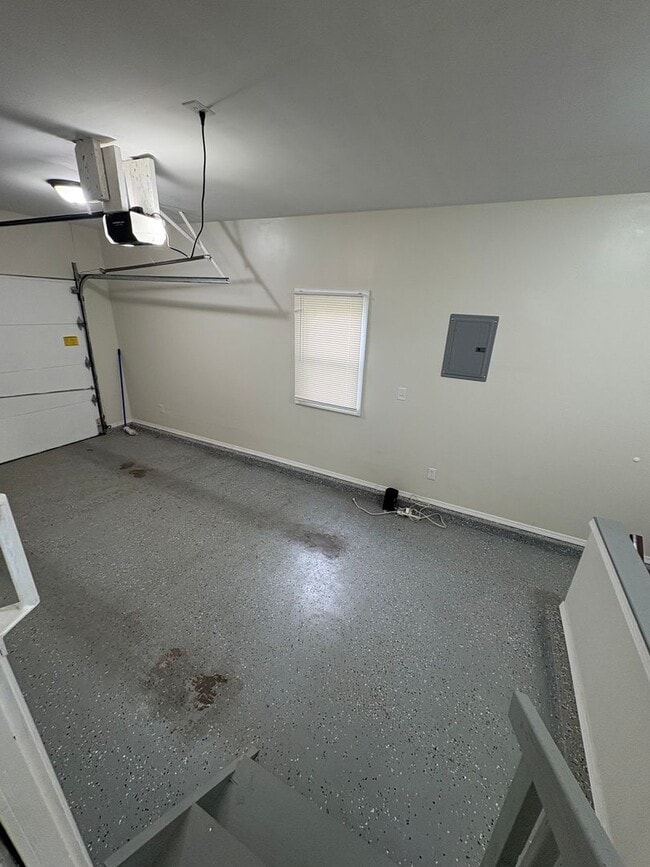 Building Photo - Beautiful 3 Bed / 2 Bath Updated Bungalow with Large Fenced Yard and Brand-New Deck