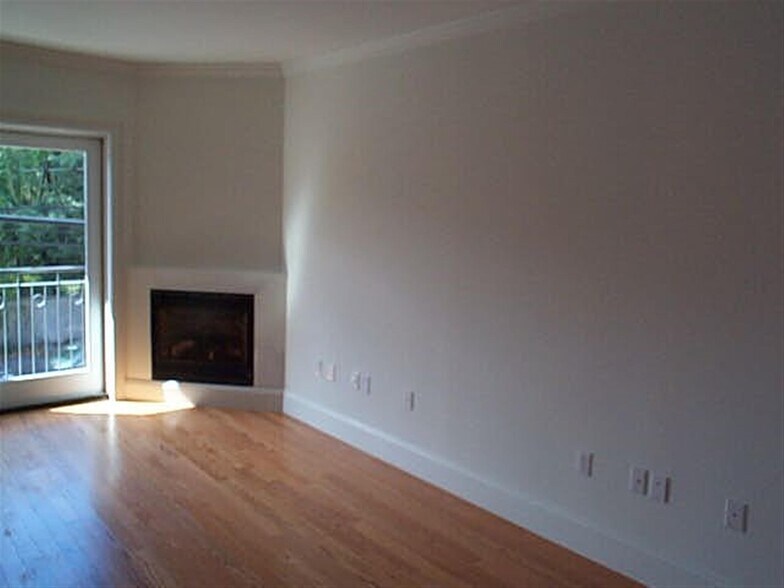 Building Photo - 165 Beacon St