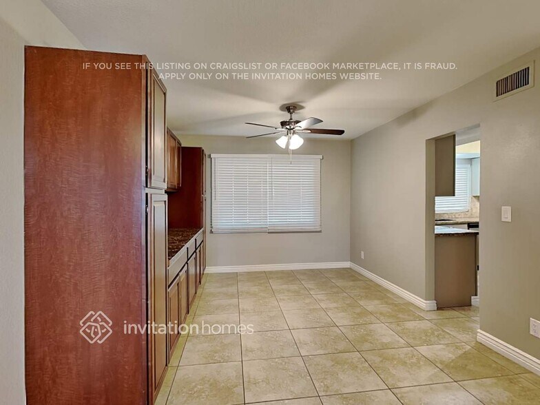 Building Photo - 4836 W Mercer Ln