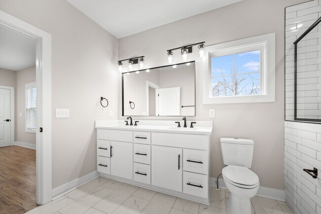 Building Photo - 454 E State St