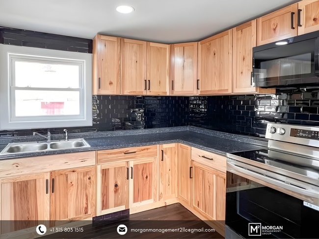 Building Photo - 193 W 8th St