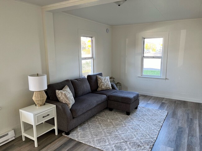 Building Photo - Cozy Updated Home Puyallup!