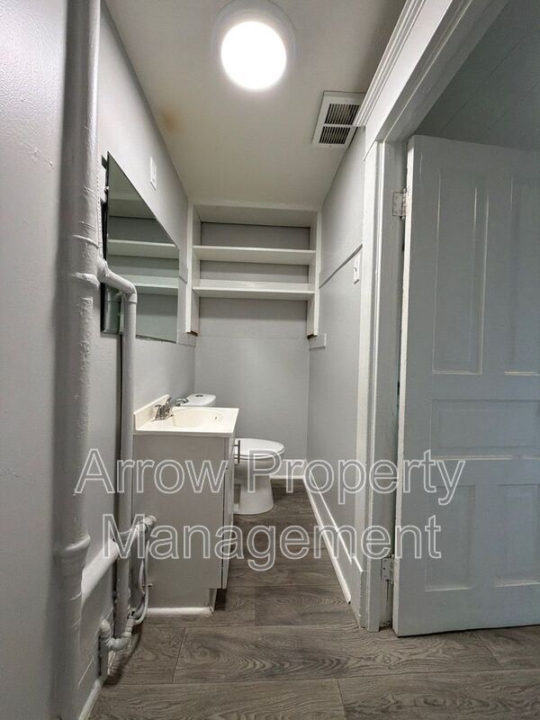 Building Photo - 1341 D St