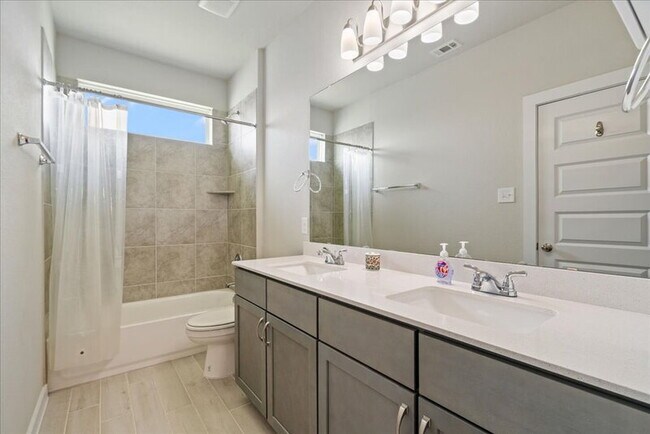 Building Photo - 330 Hortus Dr
