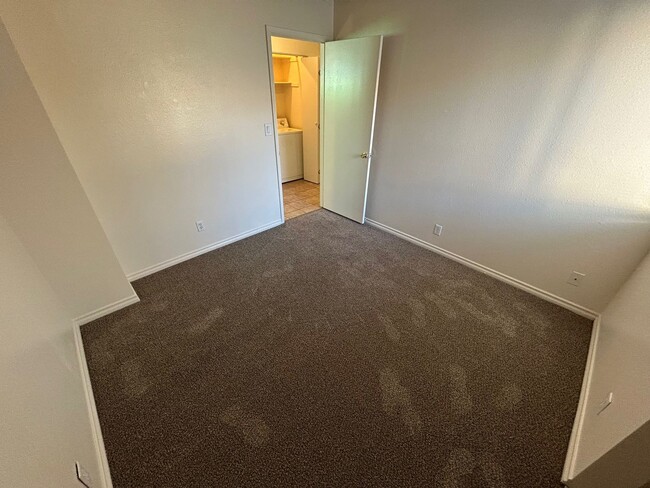 Building Photo - BRIGHT 2-BEDROOM CONDO NEAR LAS VEGAS LIVING