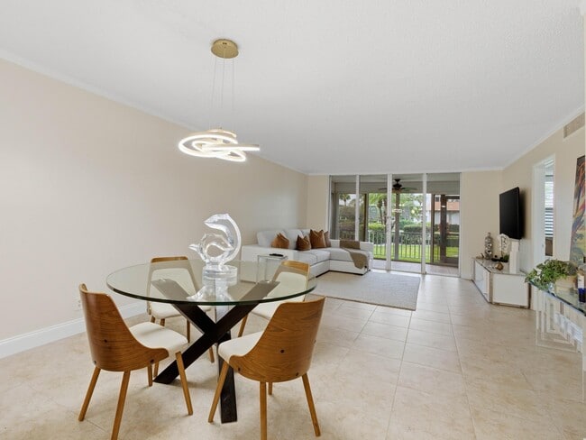 Building Photo - 911 Gardenia Dr