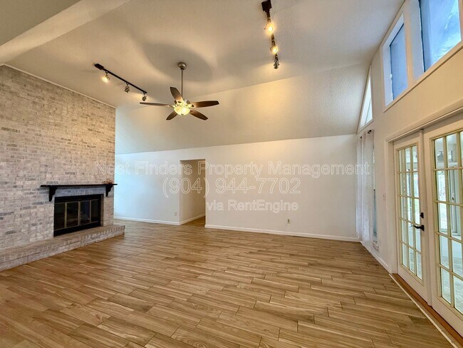 Building Photo - 7007 Holiday Hill Ct
