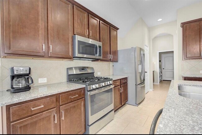 Building Photo - 2513 Golfcrest Dr