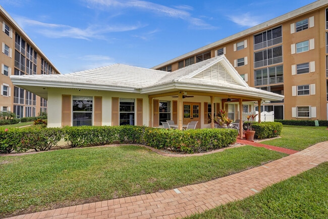Building Photo - 308 Golfview Rd