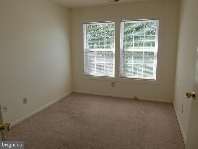 Building Photo - 309 Trinity Ct
