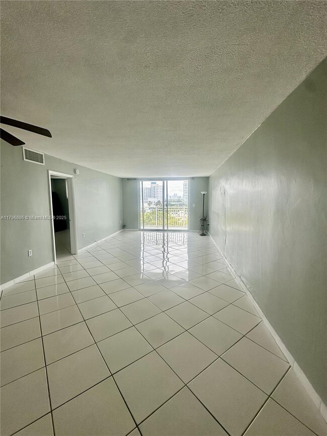 Building Photo - 1045 10th St