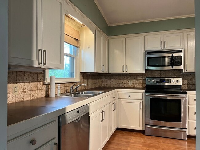 Building Photo - 7803 Delray Dr