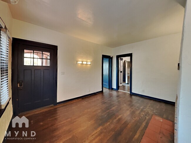 Building Photo - 312 E 19th St