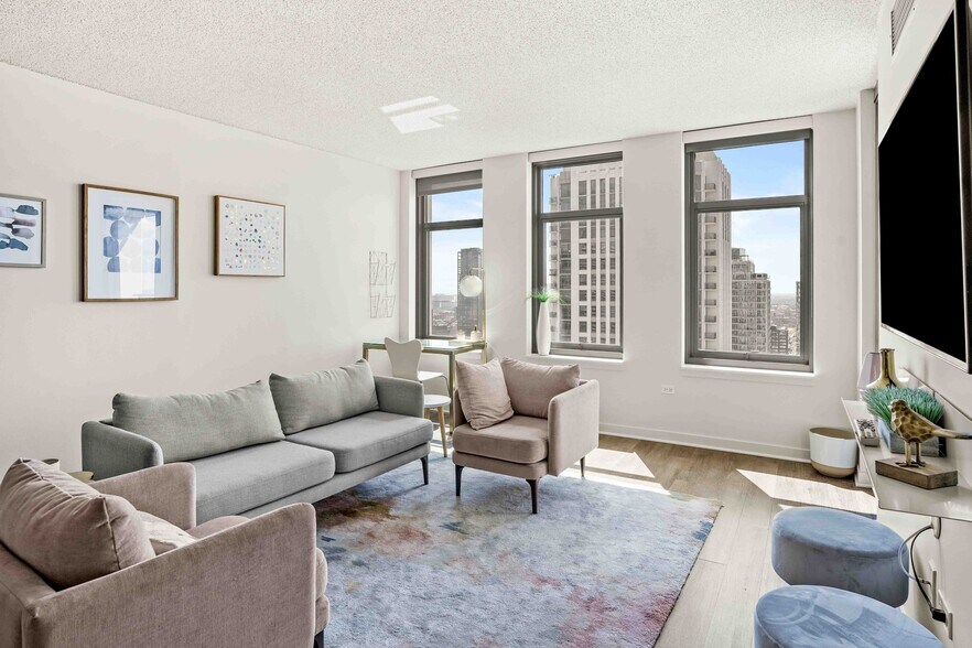 Building Photo - 573 W Kinzie St