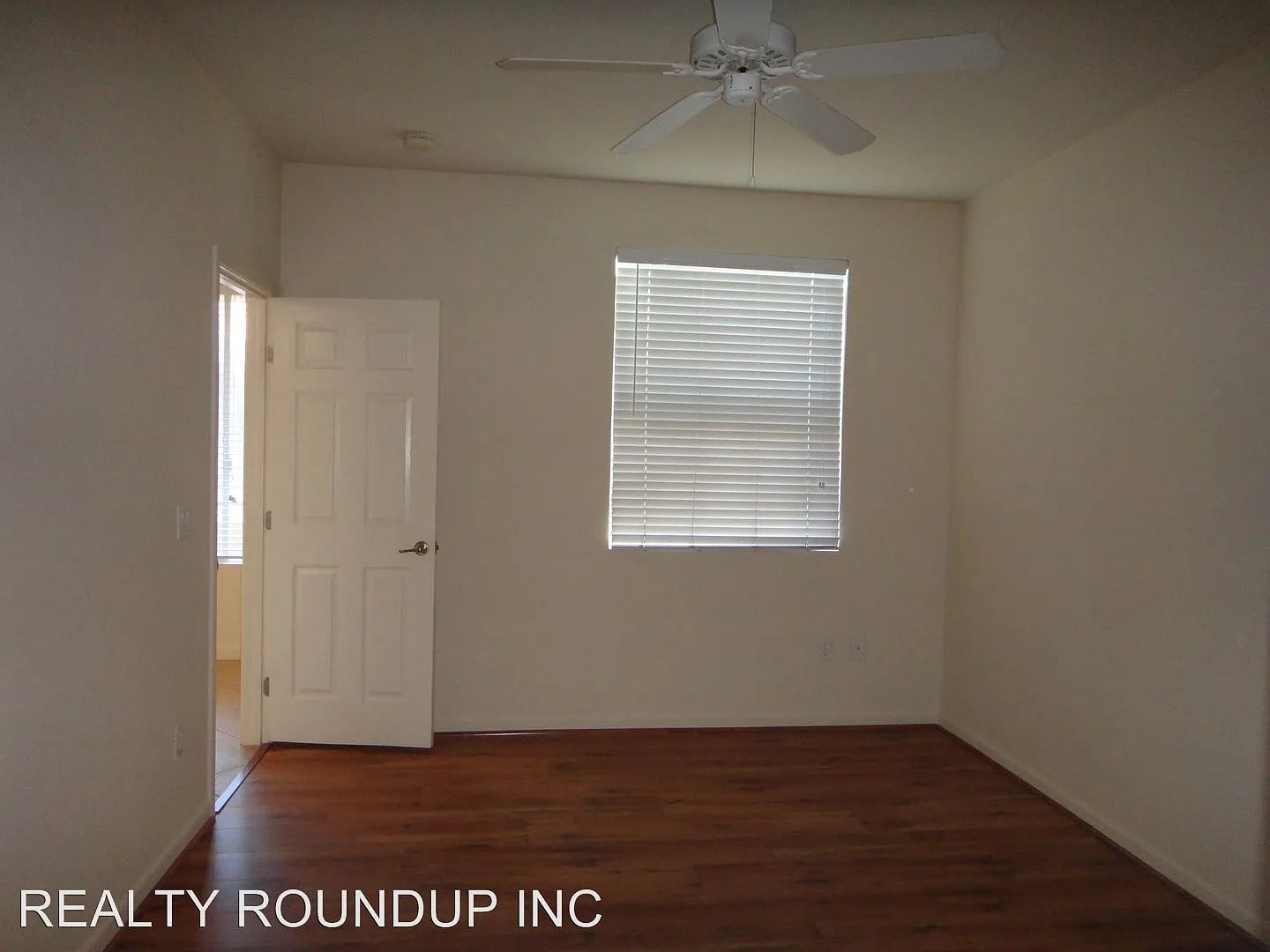 Building Photo - 5201 Laguna Oaks Dr