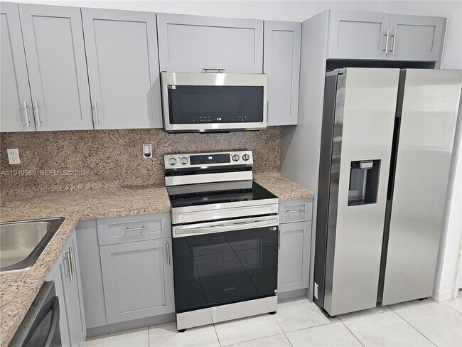 Building Photo - 2911 SE 13th Ave