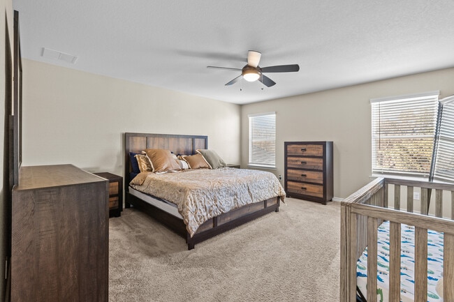 Building Photo - 1915 Overlook Knoll