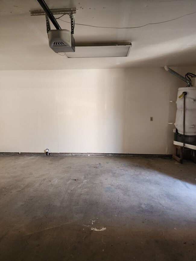 Building Photo - 1313 Claus Rd