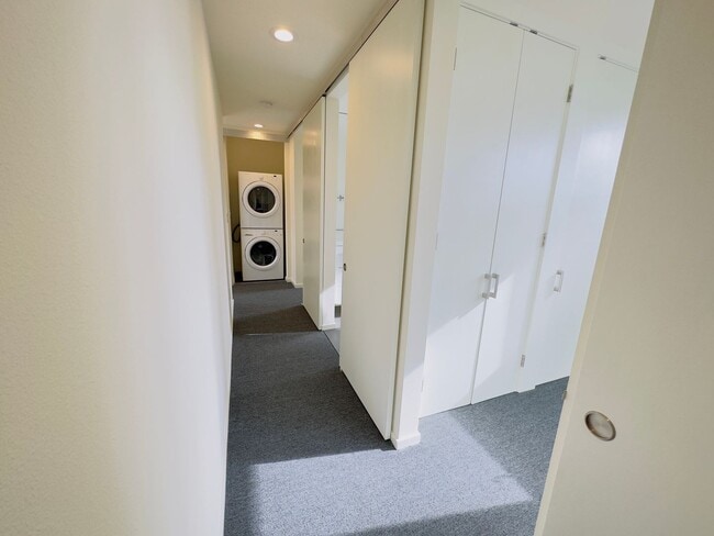 Building Photo - 3 Bedroom Central District Townhome w/ Garage, AC & Rooftop Deck