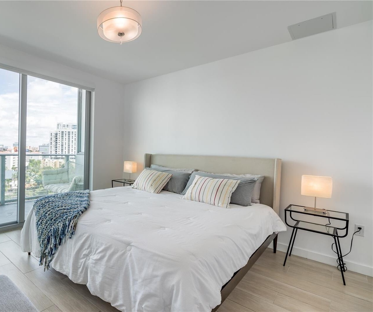 Building Photo - 1600 SW 1st Ave