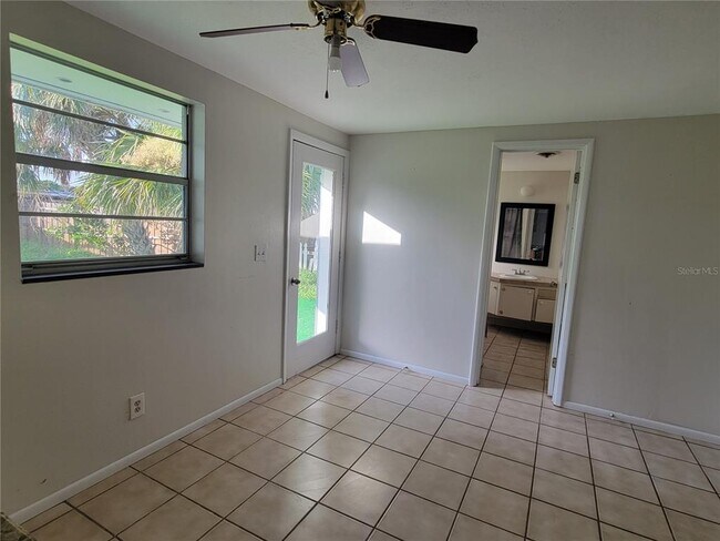 Building Photo - 612 Porpoise Rd