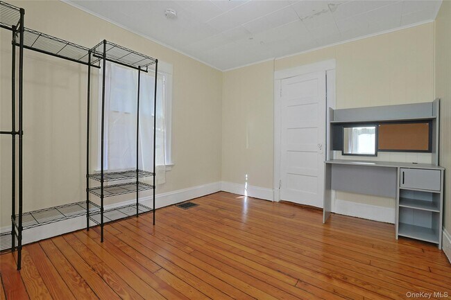 Building Photo - 105 S Broadway