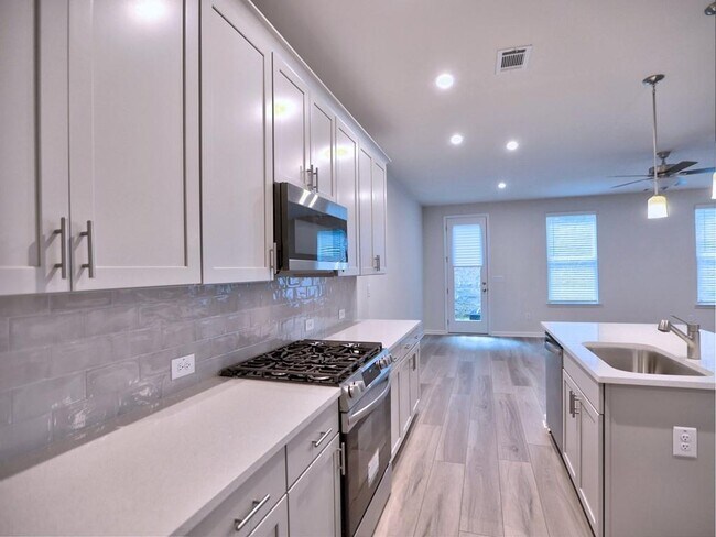 Building Photo - 710 Smokey Quartz Wy
