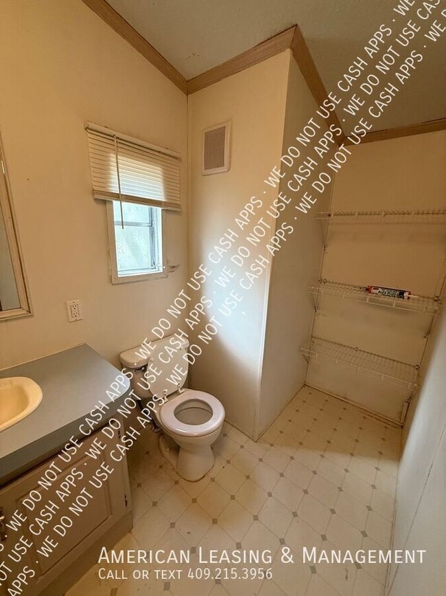 Building Photo - 100 Hornet Ln