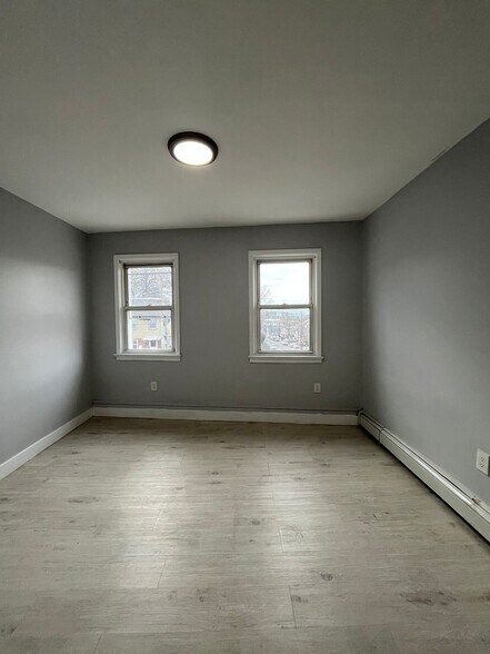 Building Photo - 212 Zabriskie St