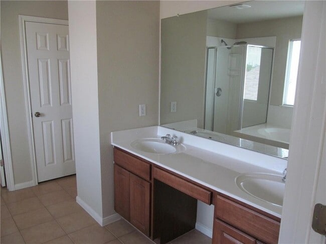 Building Photo - 221 Gainer Dr