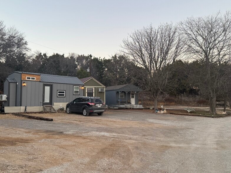 Building Photo - 132 Alma St