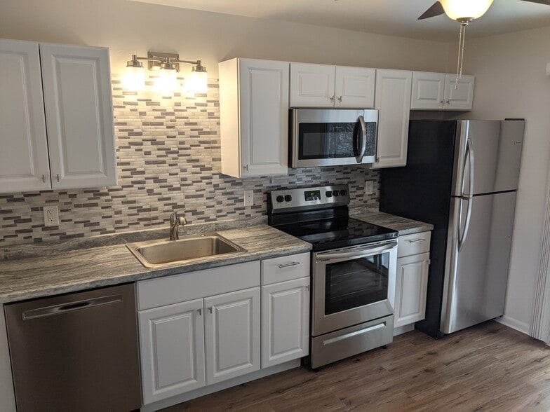 Primary Photo - 25D Pine Ln