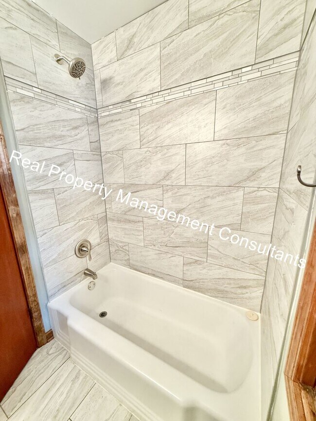 Building Photo - $1000 Rent credit on 4 bed & 2.5 bath Home