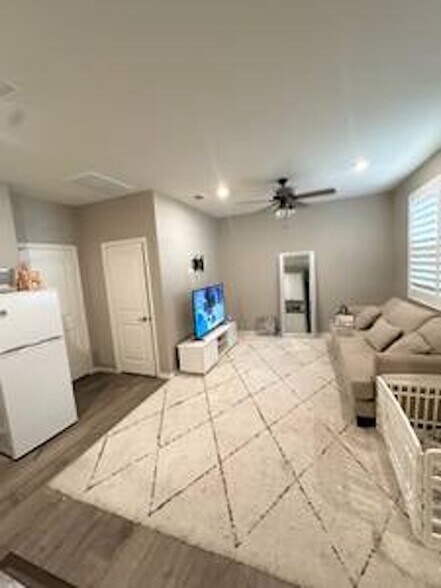 Building Photo - 12012 Oxbow Way