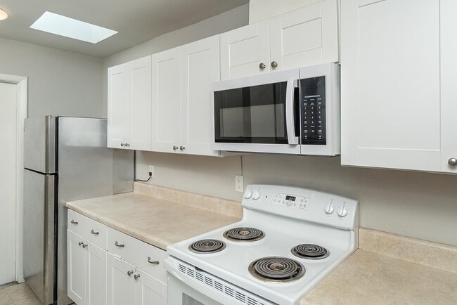 Building Photo - 1040 Dorado Dr