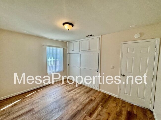 Building Photo - 1519 W Virginia St