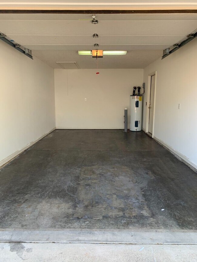 Building Photo - 1480SF 3BR 2BA