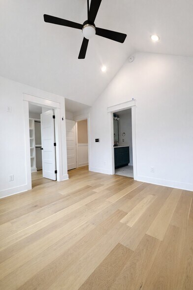 Building Photo - 2022 Maple Vw Ln