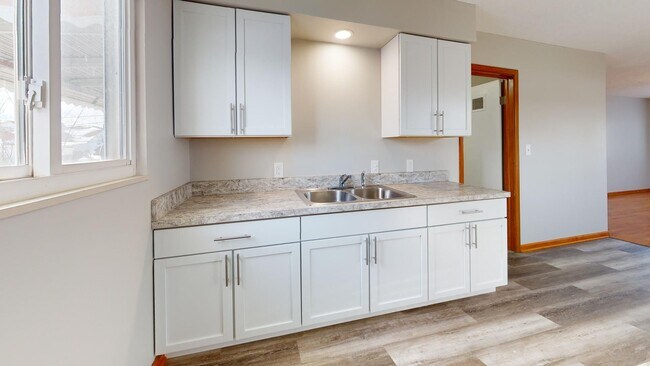 Building Photo - 7405 Marlborough Ave