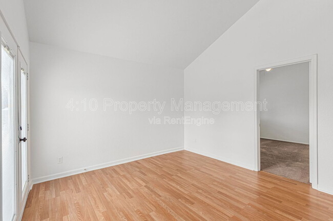 Building Photo - 405 E Linda Ln