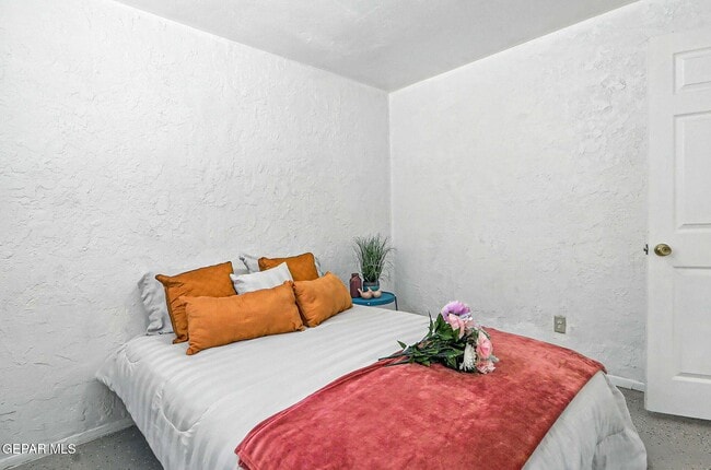 Building Photo - 5912 Cleveland Ave