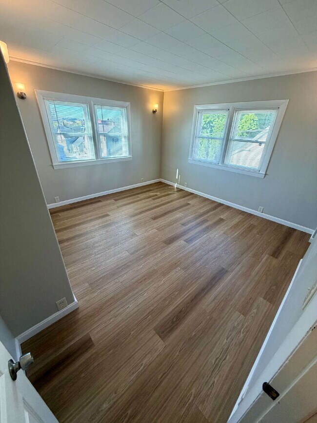 Building Photo - Bright 3-Bedroom Nashua Rental Near Downtown, Shopping, and Commuter Routes