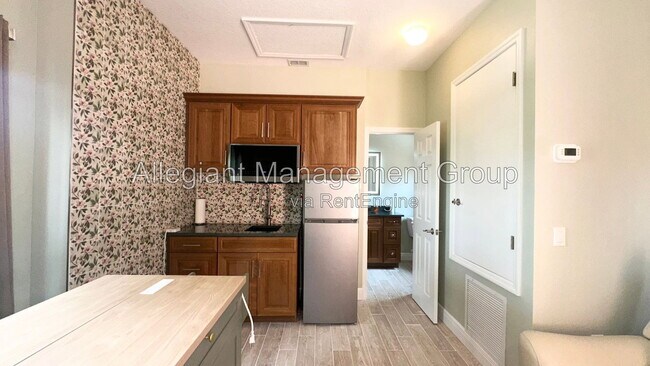 Building Photo - 1287 Glendora Rd N