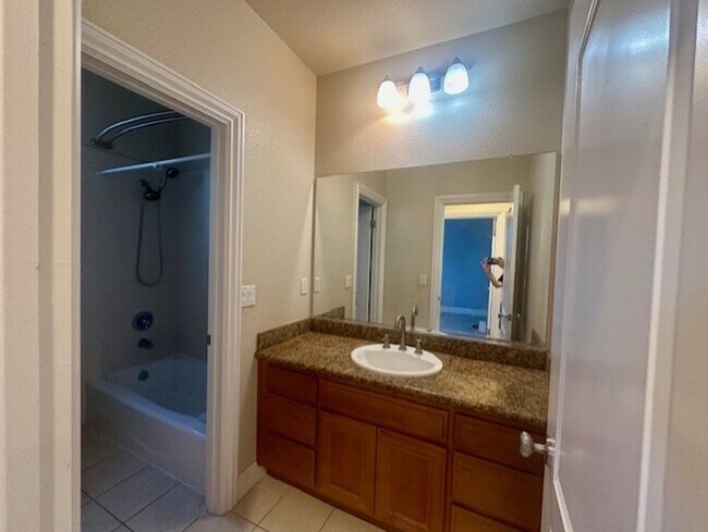 Building Photo - Beautiful Newer Home, Very Clean- Move In ...