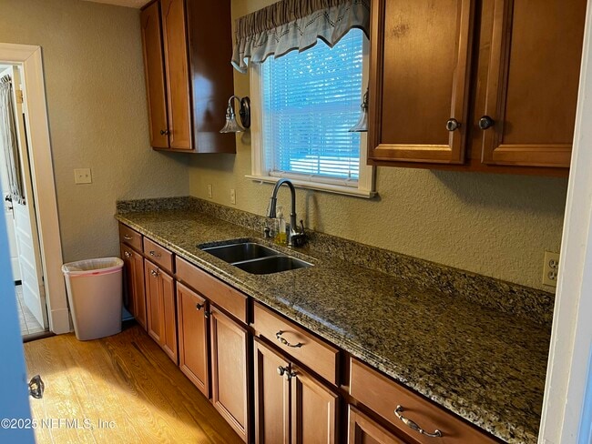 Building Photo - 1924 Arcadia Pl