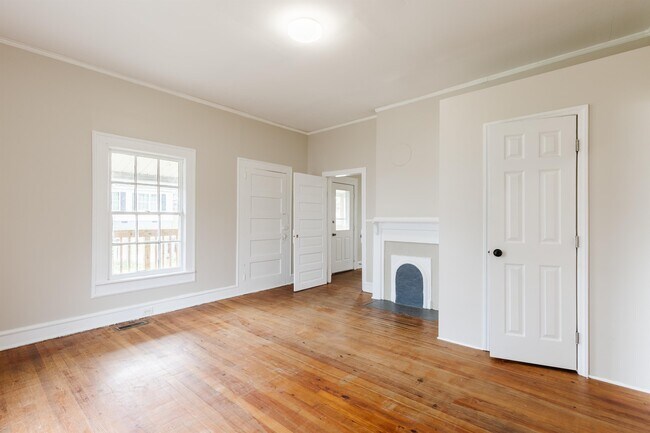 Building Photo - 22 E 7th St